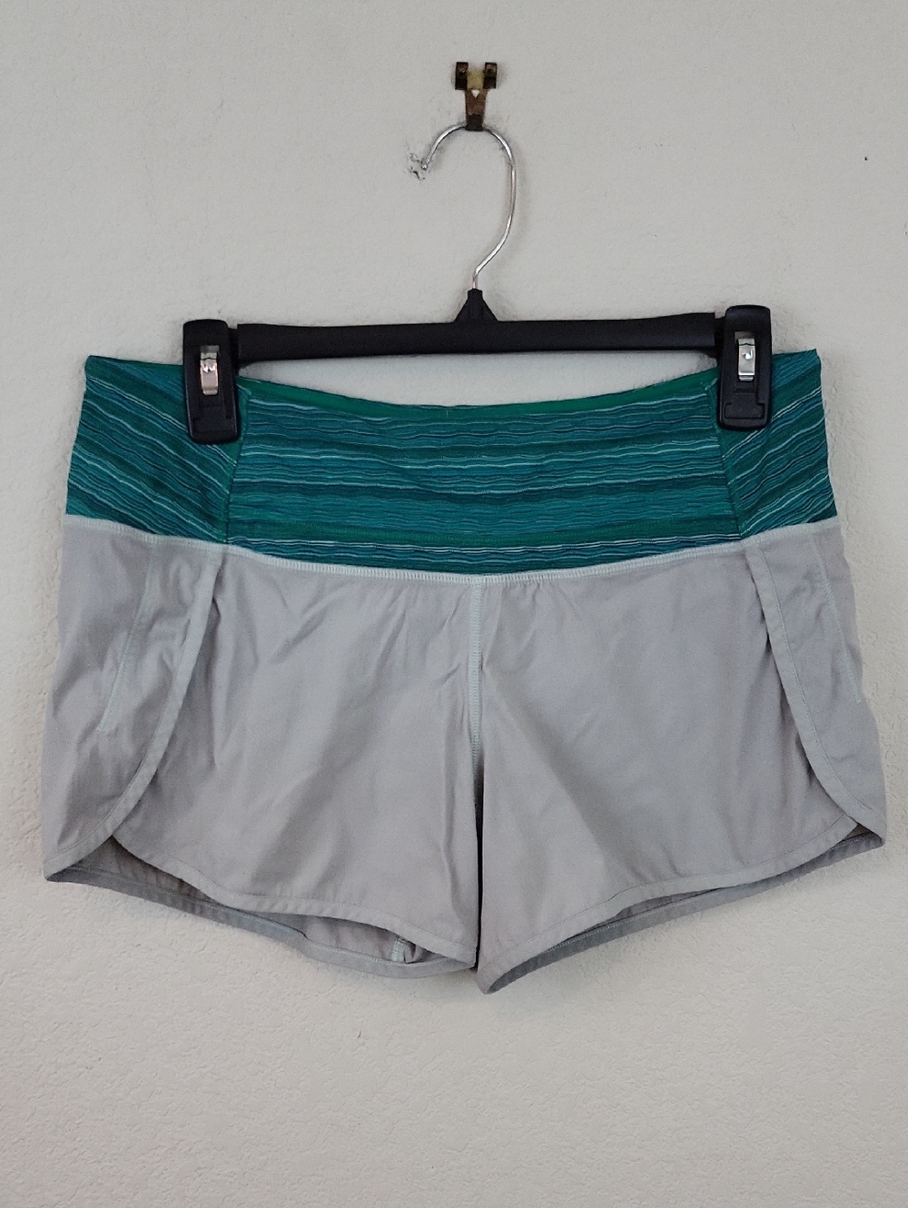 Lululemon Speed Up Shorts Size 6
